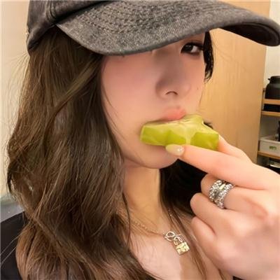 八个拔河女